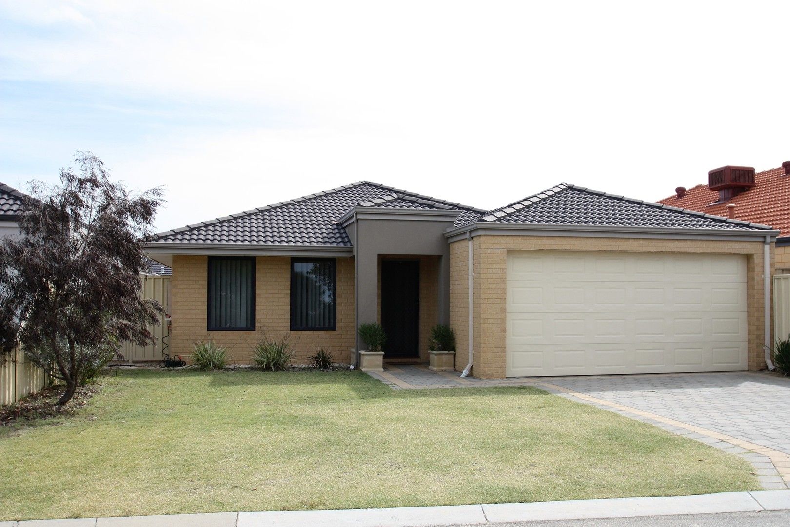 4 bedrooms House in 8 Condil Way SUCCESS WA, 6164