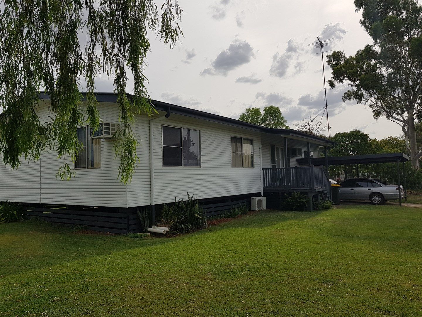 5 bedrooms House in  BLACKWATER QLD, 4717