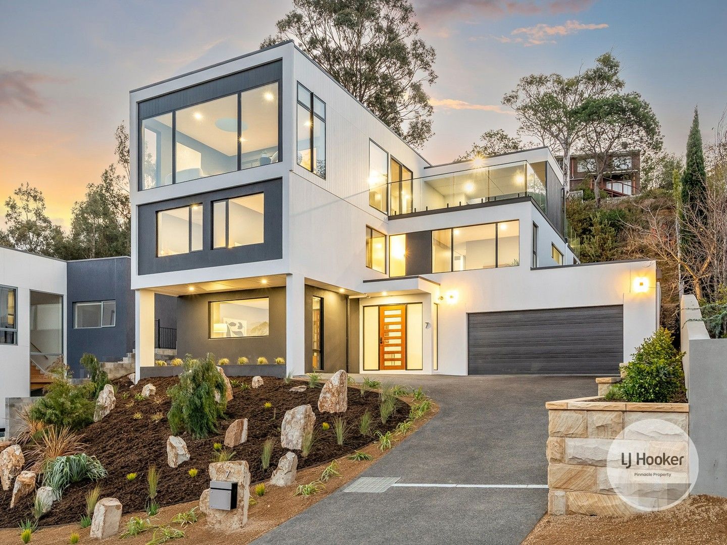 7 Tennyson Court West Hobart TAS 7000 Domain