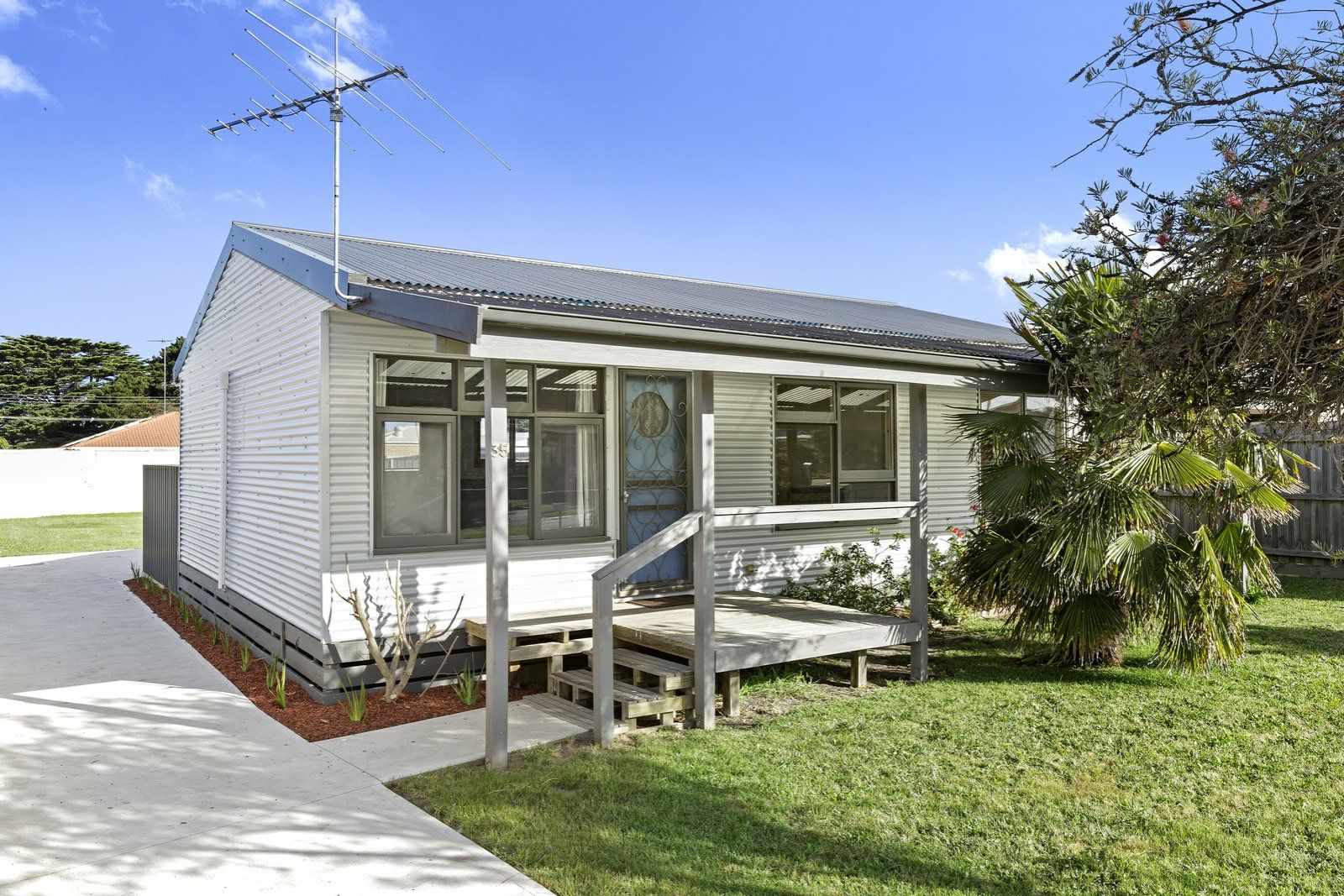 2 bedrooms House in 35B Bayside Avenue ST LEONARDS VIC, 3223