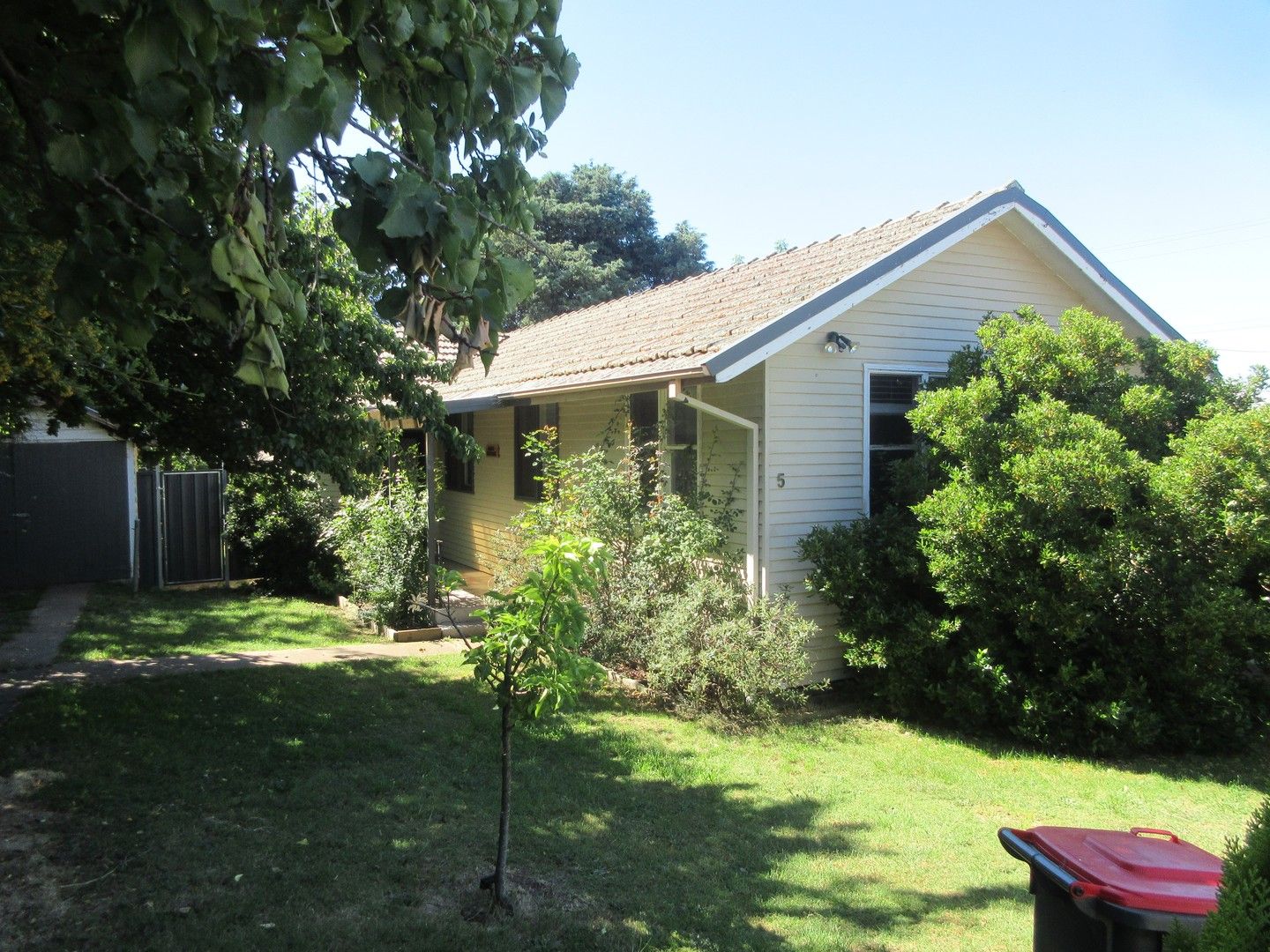 3 bedrooms House in 5 Kurang Place COOMA NSW, 2630