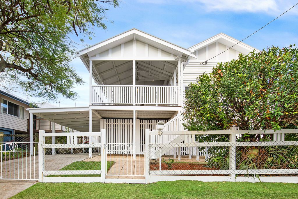 4 bedrooms House in 29 Hunter Street WOOLOOWIN QLD, 4030