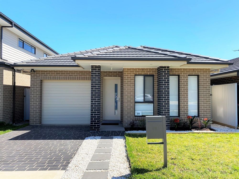 4 bedrooms House in 30 Orion Road AUSTRAL NSW, 2179