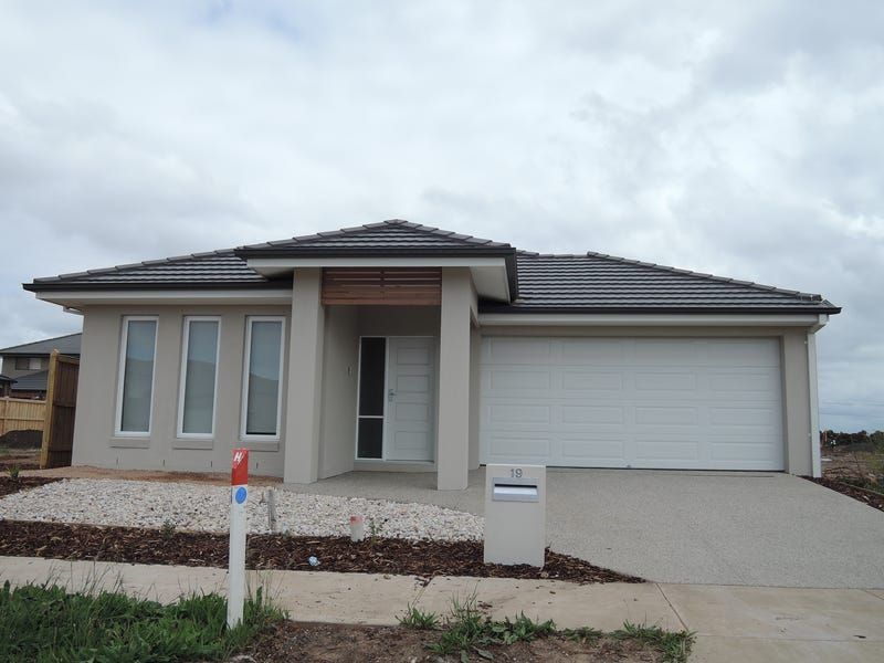 4 bedrooms House in 19 Packer Way WILLIAMS LANDING VIC, 3027