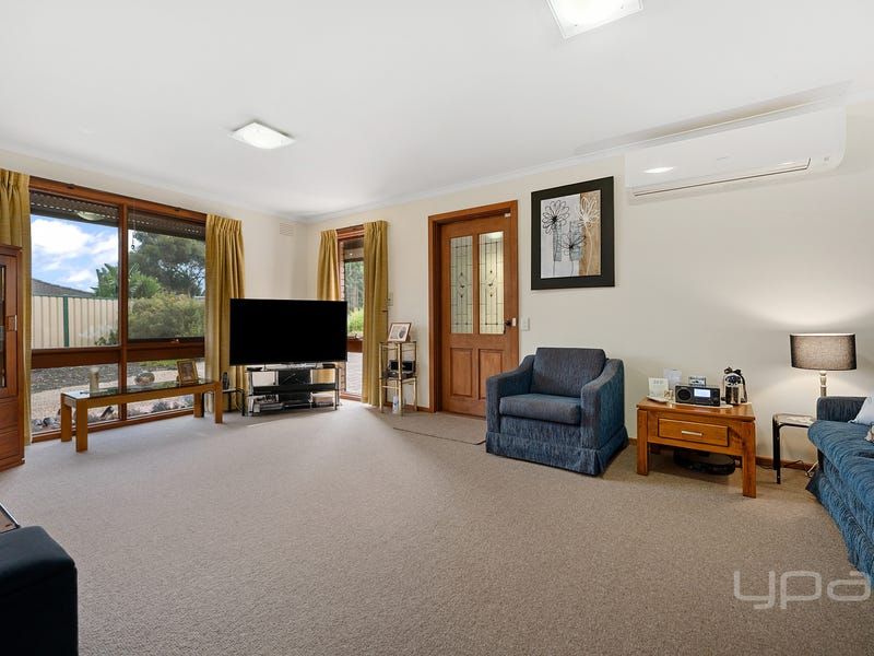 9 Grimwade Place, Melton West VIC 3337, Image 2