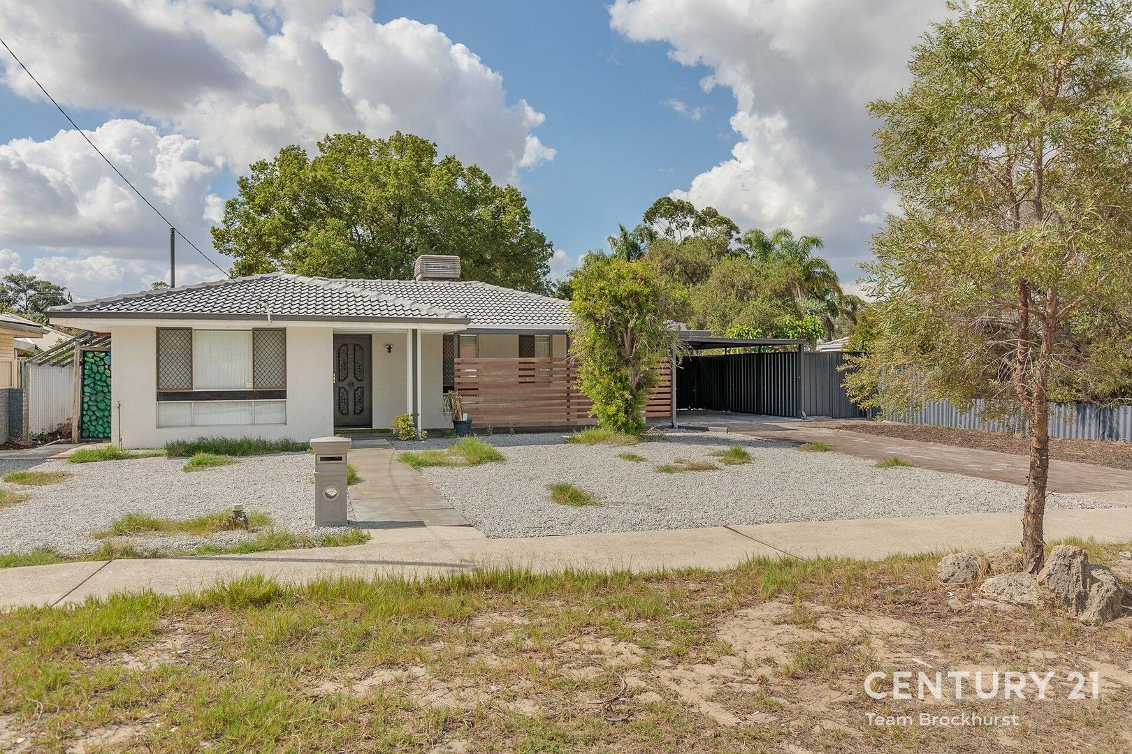 5 bedrooms House in 7 Dunholme Place HUNTINGDALE WA, 6110