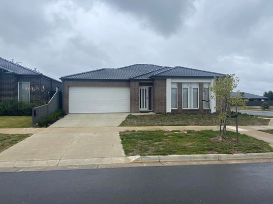 3 bedrooms House in 2 Topaz Street ALFREDTON VIC, 3350