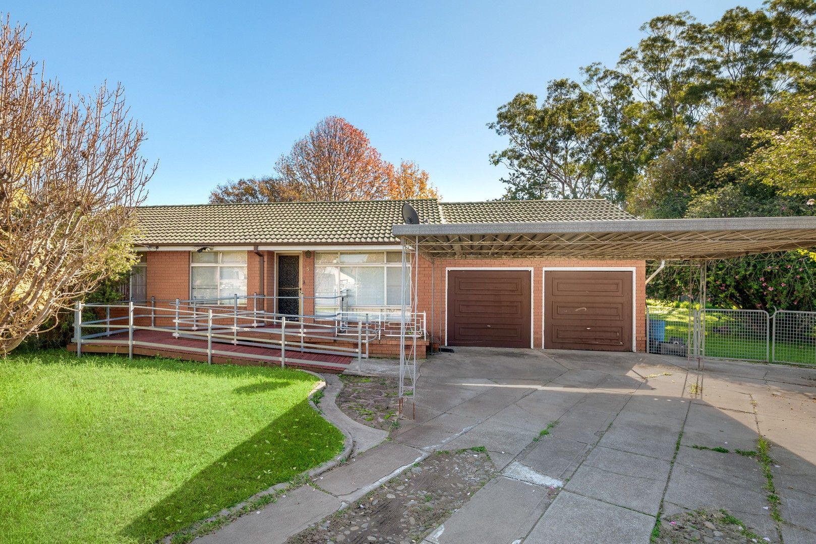 5 Burns Avenue, Macquarie Fields NSW 2564, Image 0