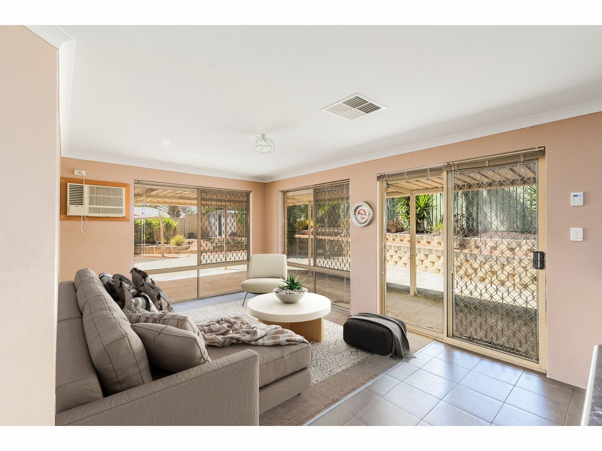 4 bedrooms House in 21 Chipper View PARMELIA WA, 6167