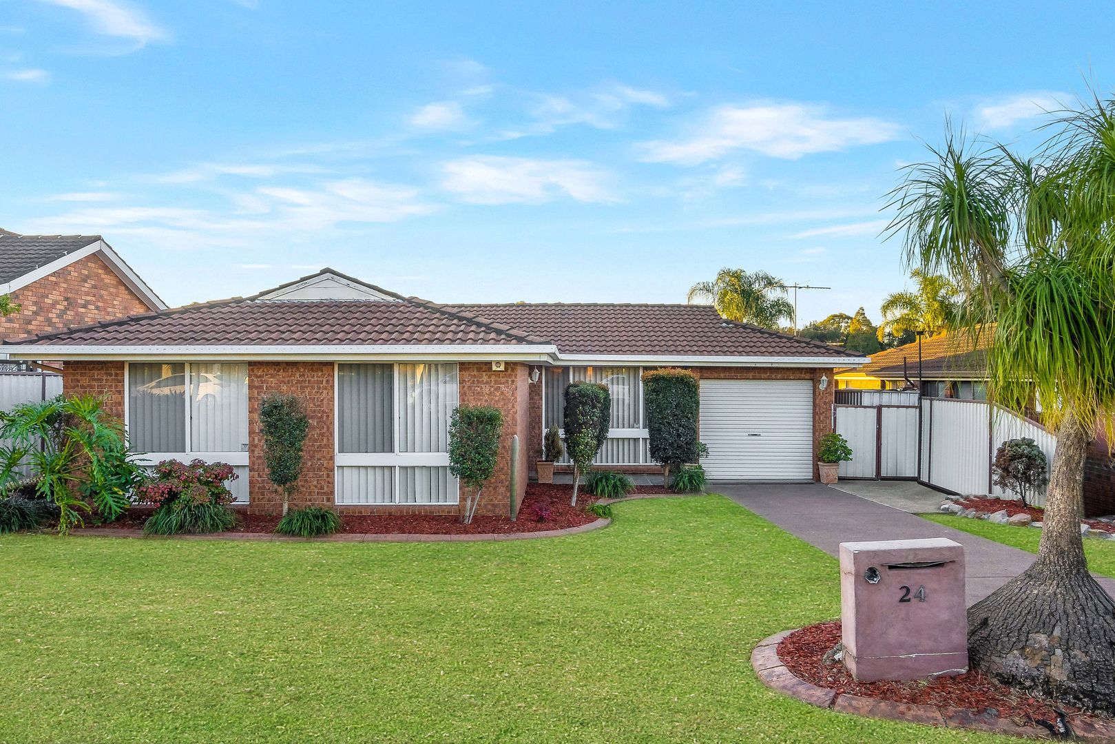 24 Saxonvale Crescent, Edensor Park NSW 2176, Image 2