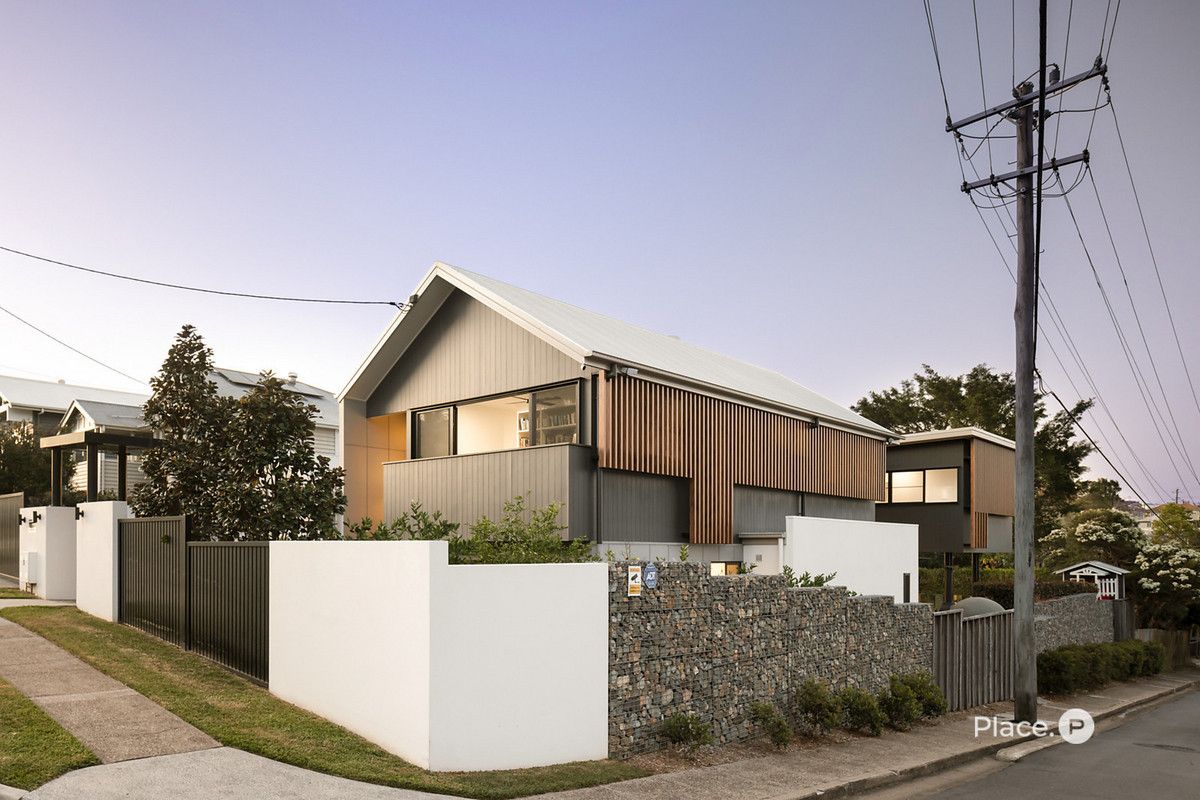 5 bedrooms House in 186 McIlwraith Avenue NORMAN PARK QLD, 4170