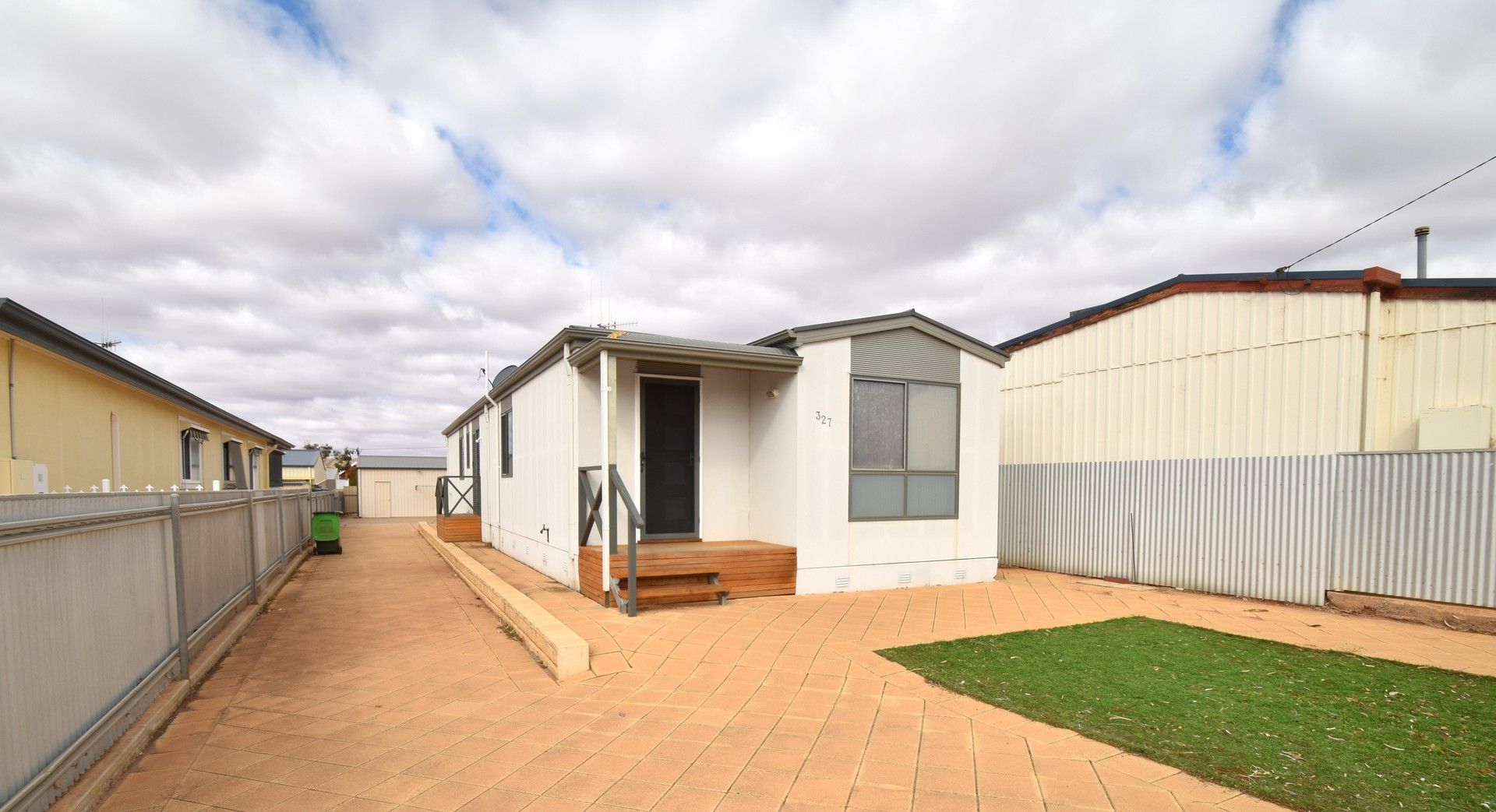 3 bedrooms House in 327 Mica Street BROKEN HILL NSW, 2880