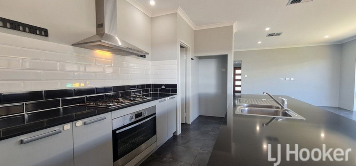 3 bedrooms House in 18 Toolibin Rise BALDIVIS WA, 6171