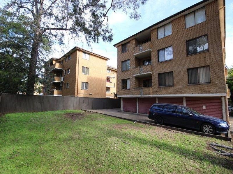 2 bedrooms Apartment / Unit / Flat in 4/50-52 Castlereagh Street LIVERPOOL NSW, 2170