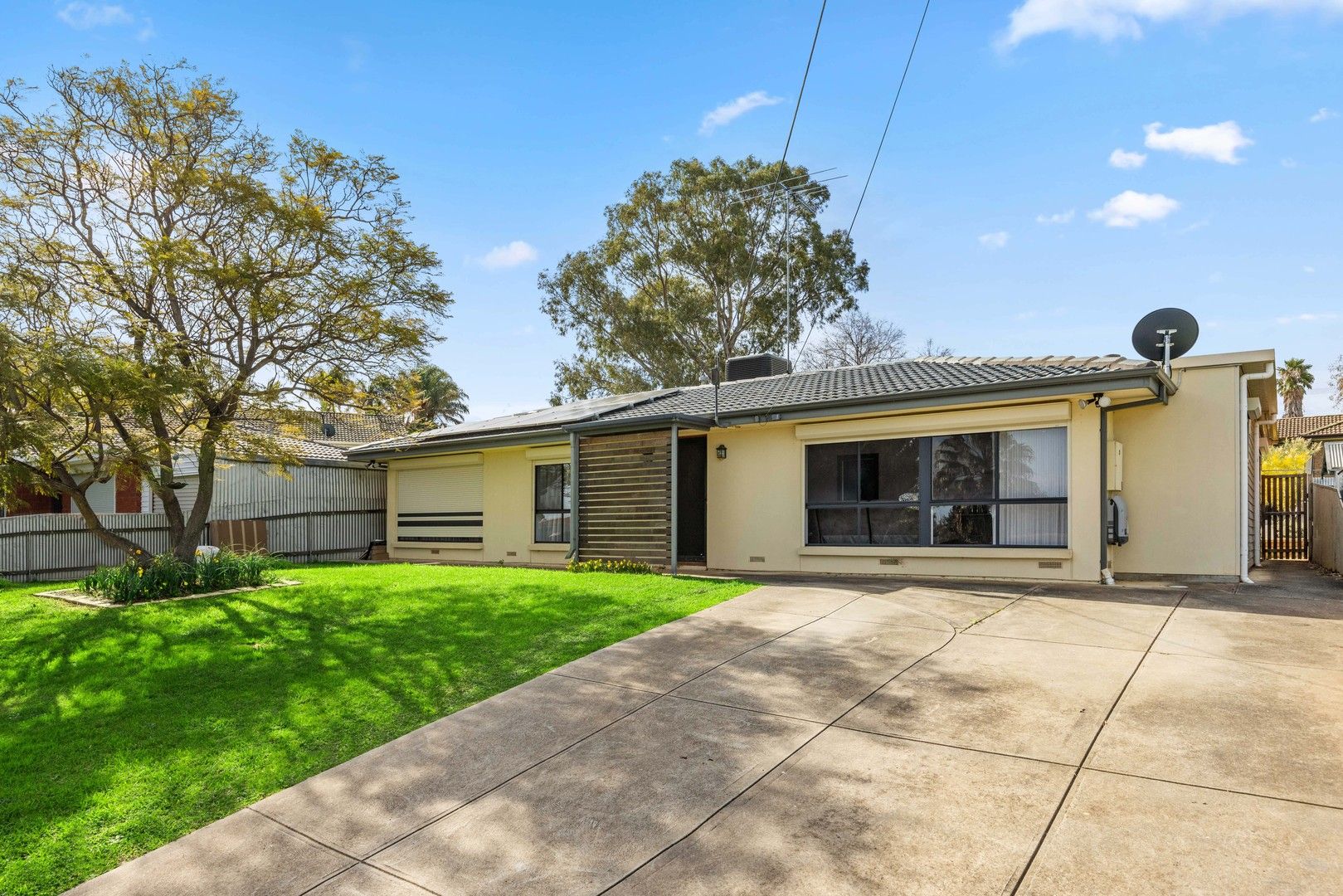 18 Greenloop Crescent, Huntfield Heights SA 5163, Image 0