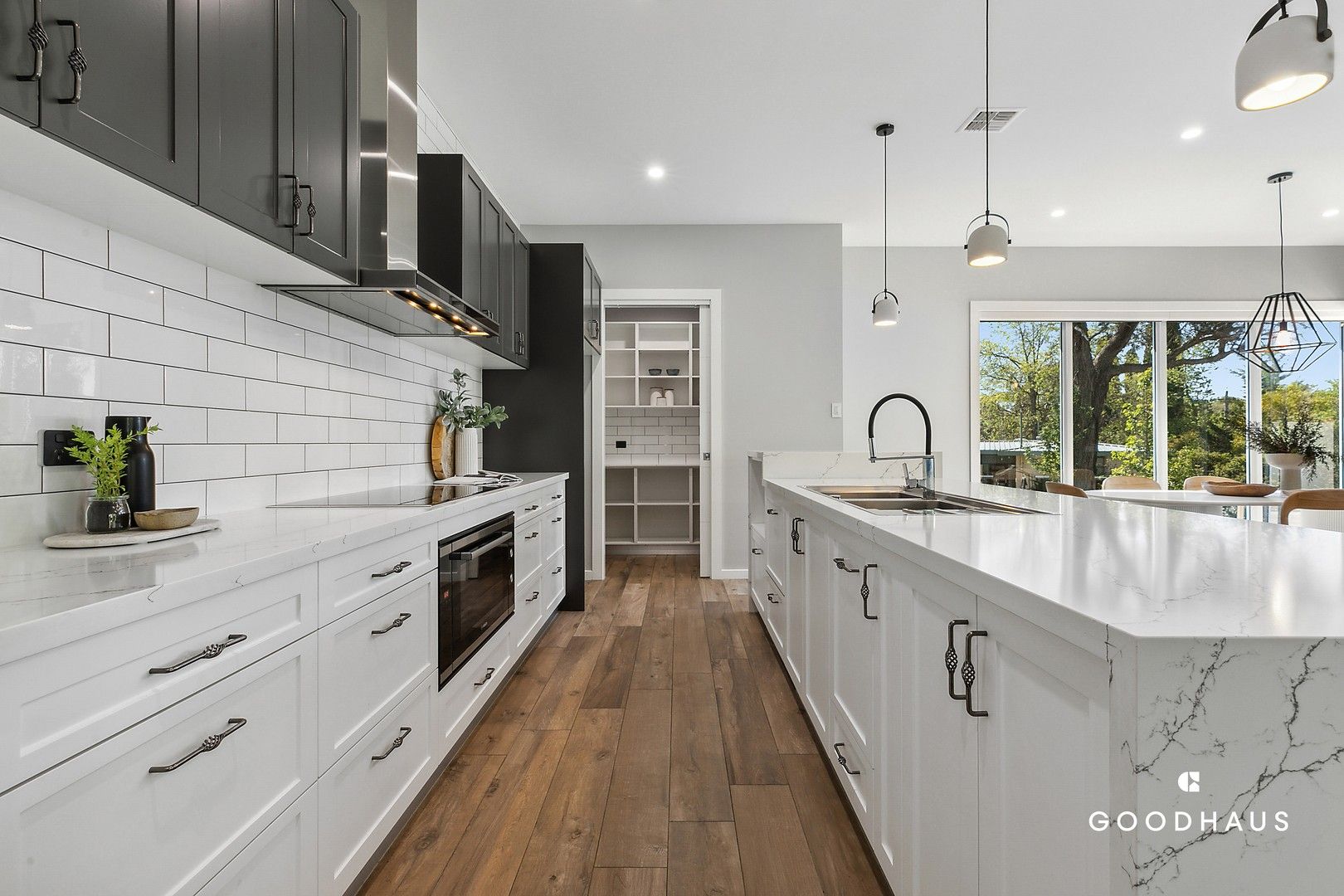 4 bedrooms House in 52 Lynch Street HUGHES ACT, 2605