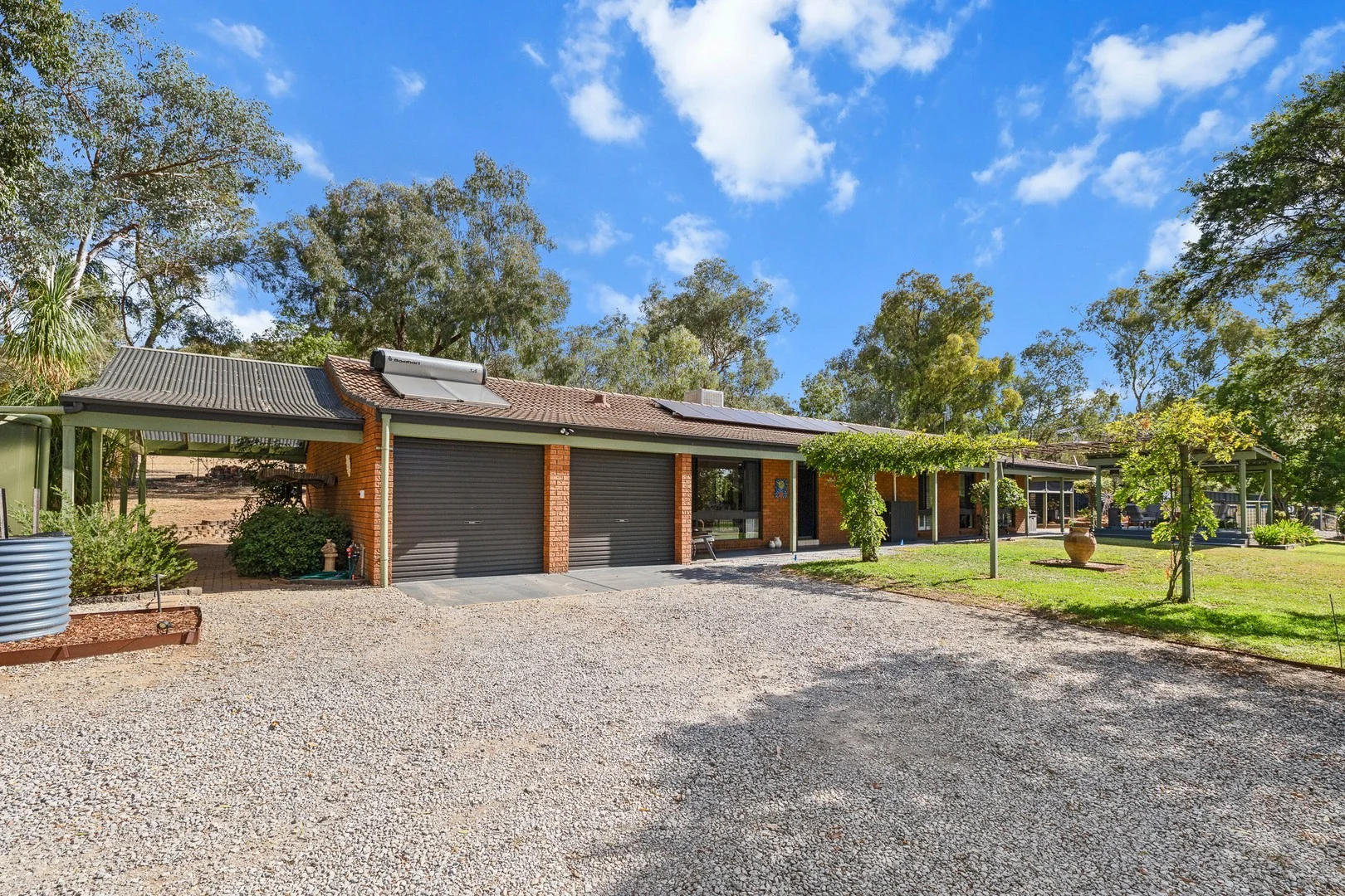 8 Brooklyn Park Road, Kootingal NSW 2352