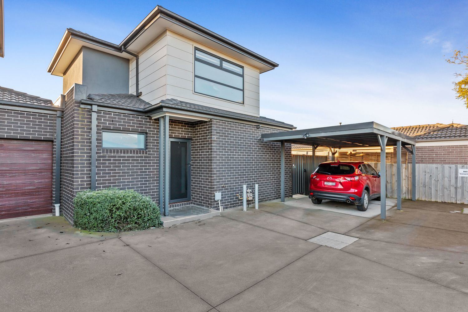 3 bedrooms Townhouse in 4/42 Buckingham Street SYDENHAM VIC, 3037