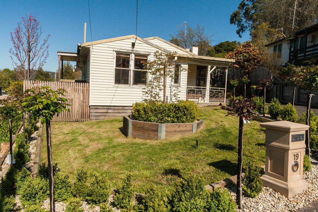 19 Seventh Street, Eildon VIC 3713, Image 0