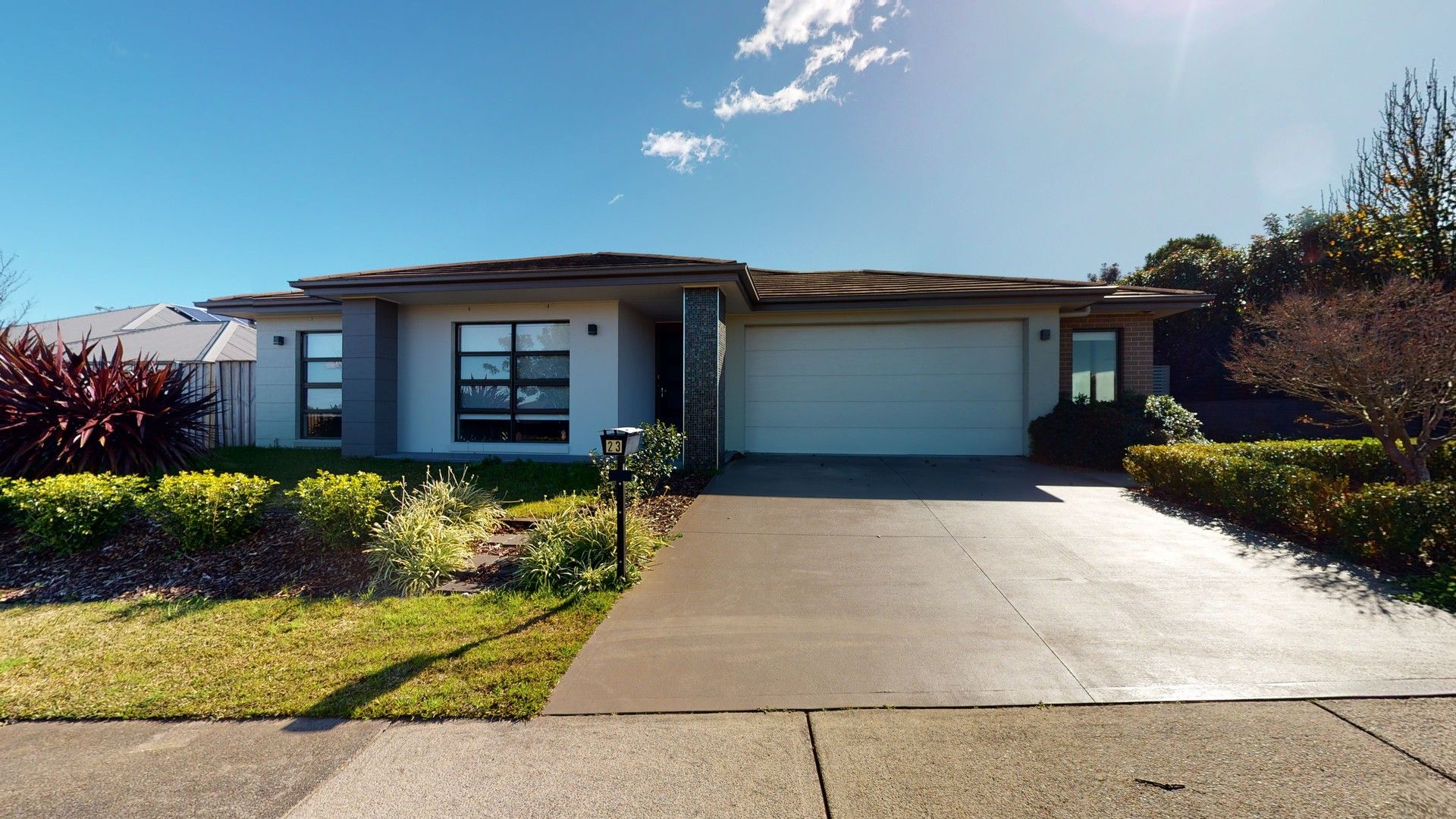 4 bedrooms House in 23 Arrowgrass Street ABERGLASSLYN NSW, 2320