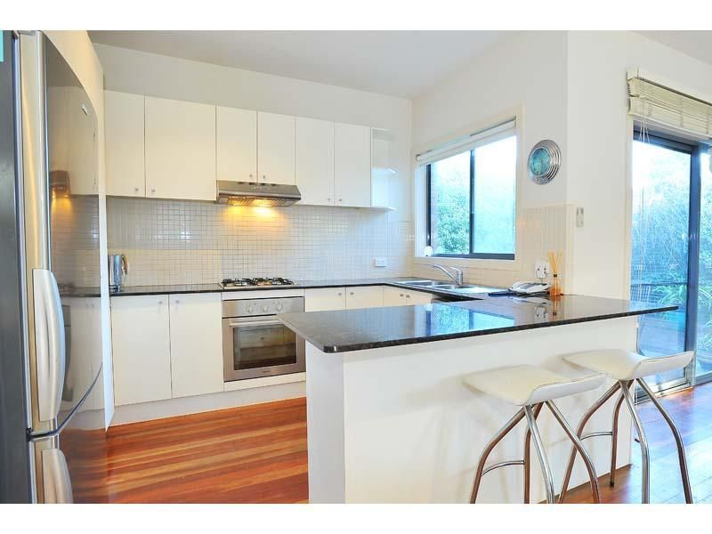 1/10 Kinross Street, HAMPTON VIC 3188, Image 2