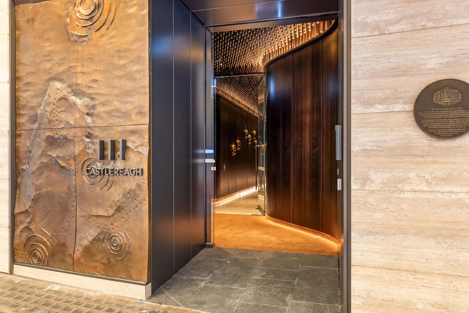 A Private Retreat Framed by City Lights – pohled 4