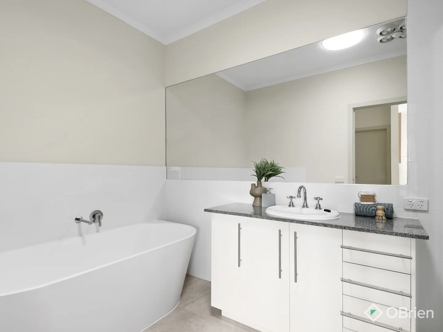 Additional image 7 of 2 Hogan Close, Bonbeach VIC 3196