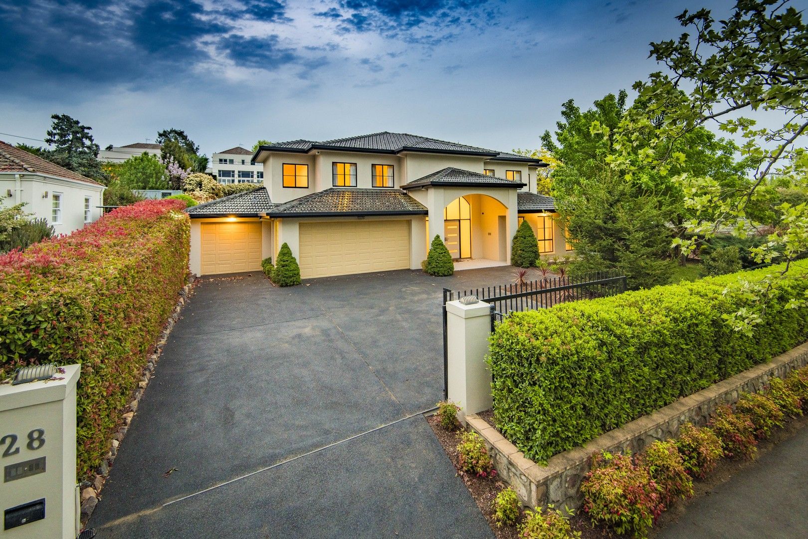 6 bedrooms House in 28 Arthur Circle FORREST ACT, 2603