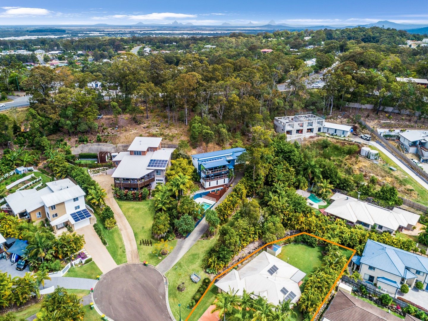 4 bedrooms House in 12 Hillside Court LITTLE MOUNTAIN QLD, 4551