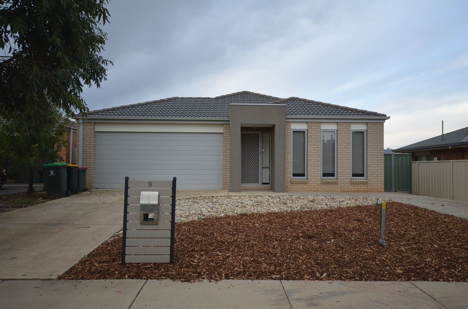 4 bedrooms House in 9 Arrawalli Avenue EPSOM VIC, 3551