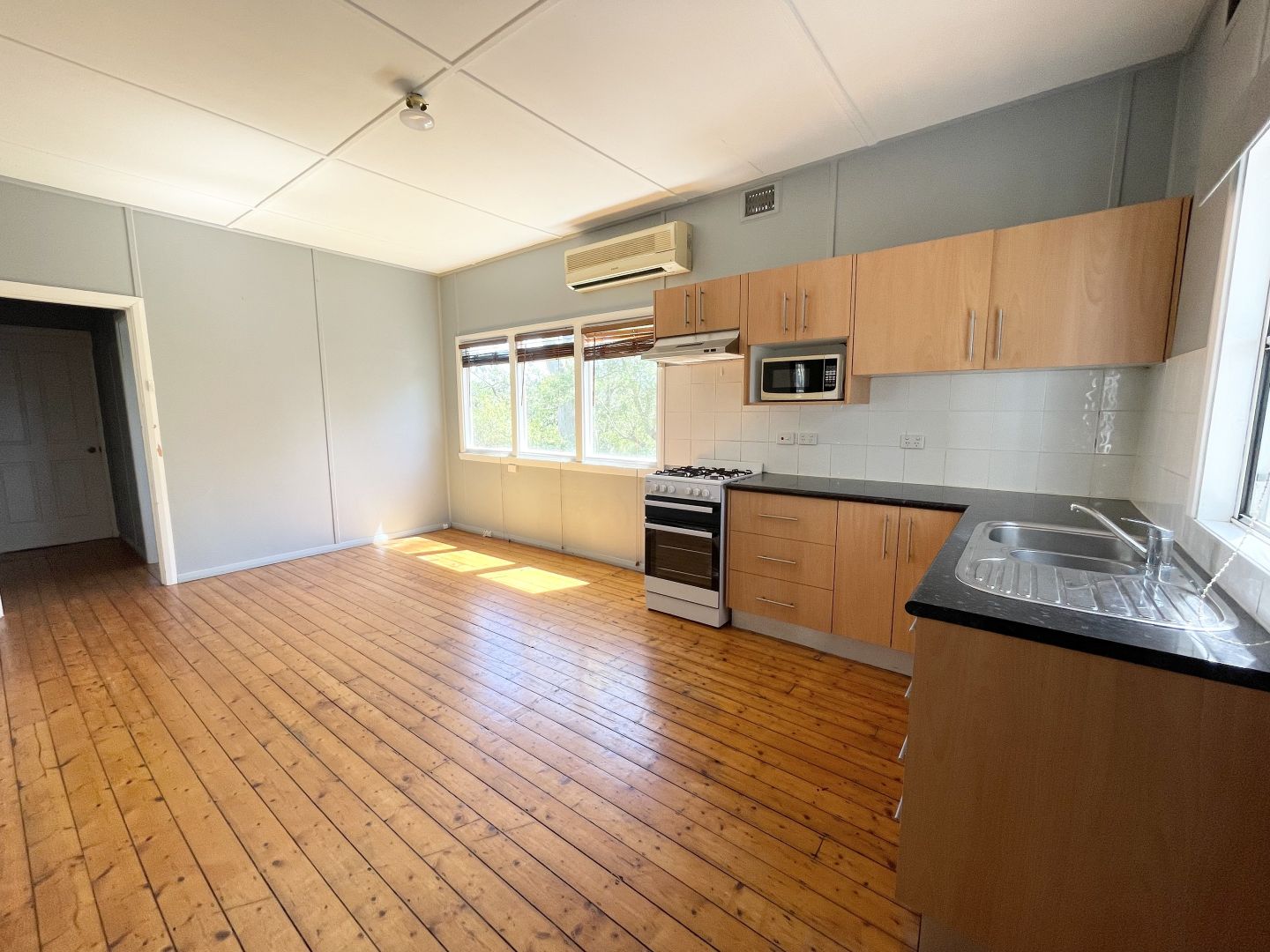 67 Diamond Head Drive, Budgewoi NSW 2262 House For Rent 400 Domain