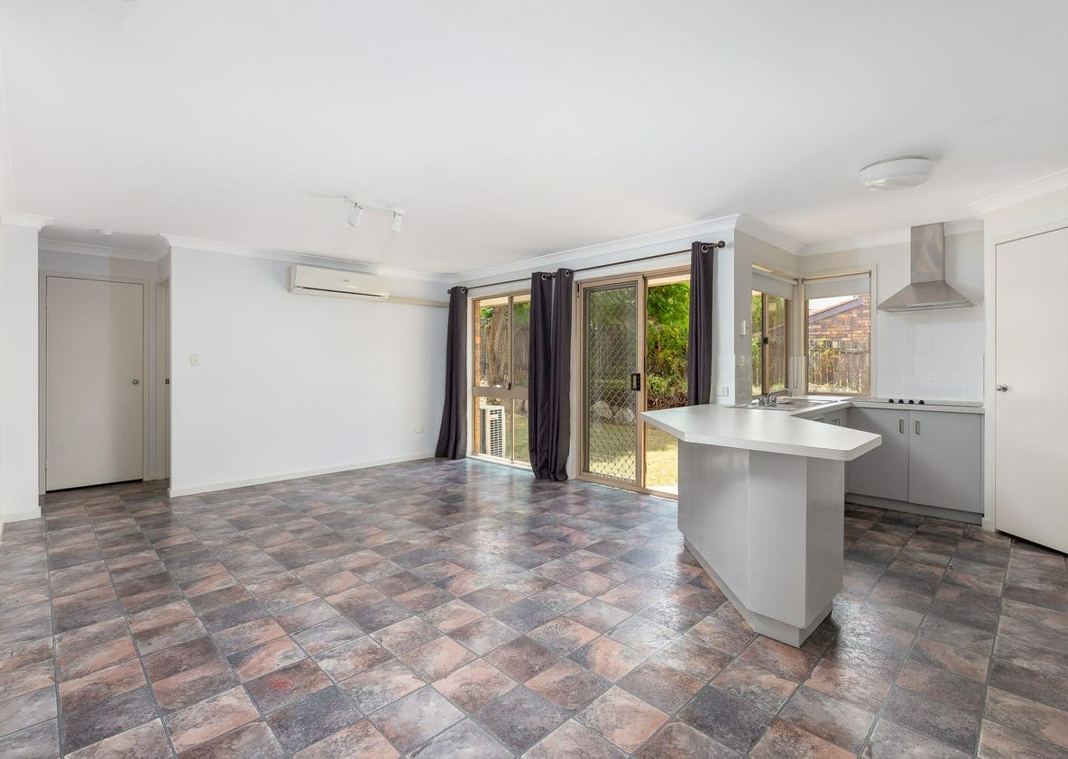 4 bedrooms House in 8 Harans Street JAMBOREE HEIGHTS QLD, 4074