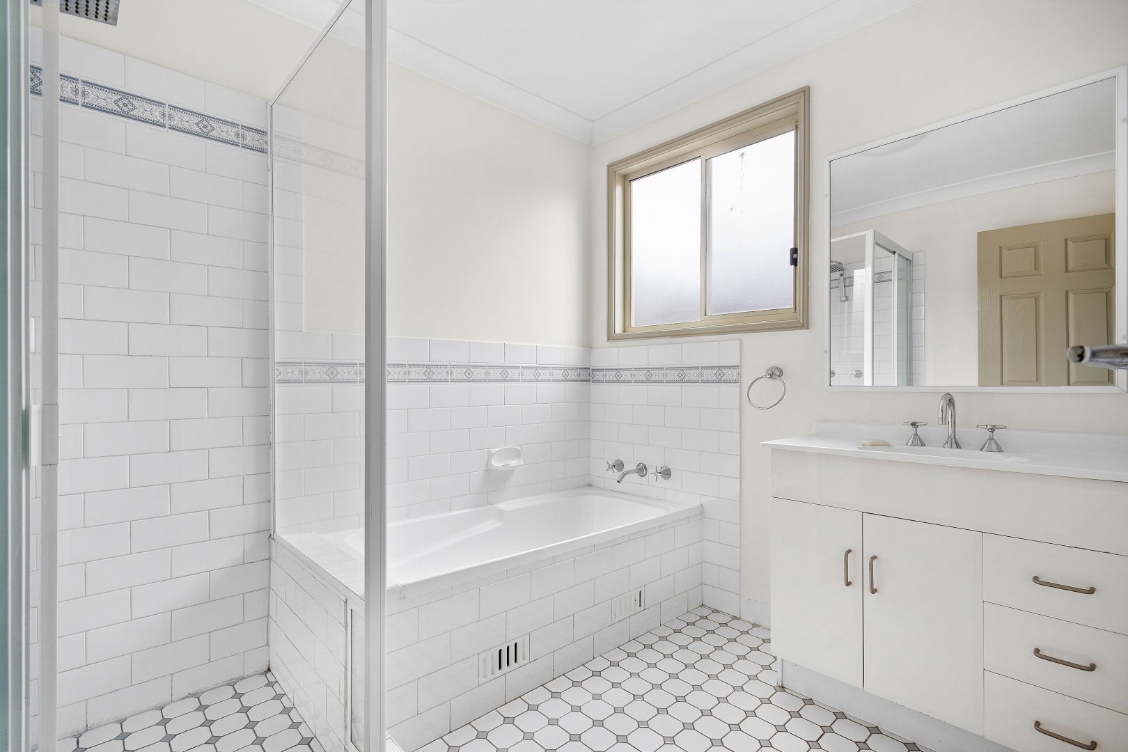 9/2628 Bateman Avenue, Albion Park Rail NSW 2527 Townhouse For Rent