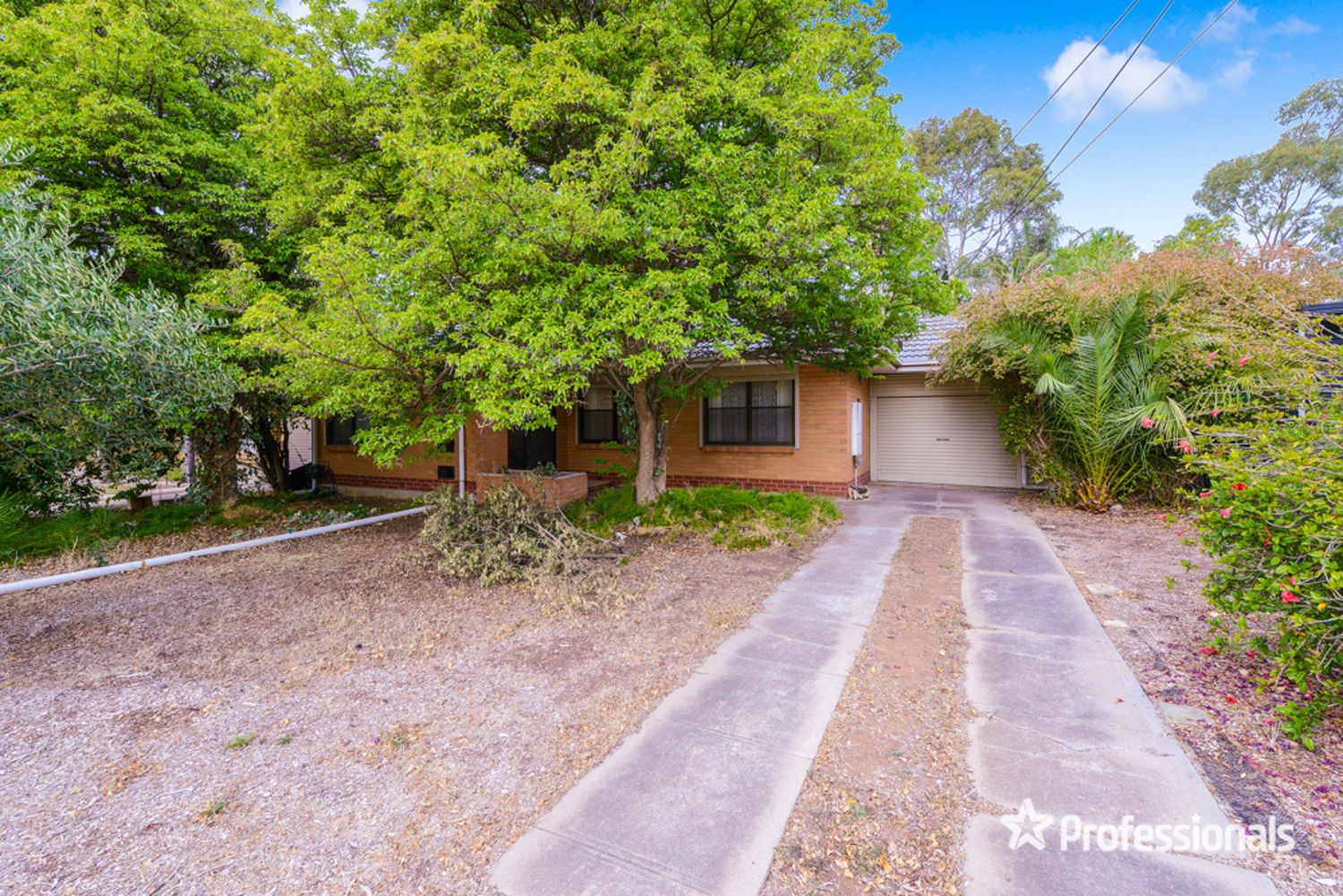 9 Redbank Grove, Windsor Garden Property History & Address Research