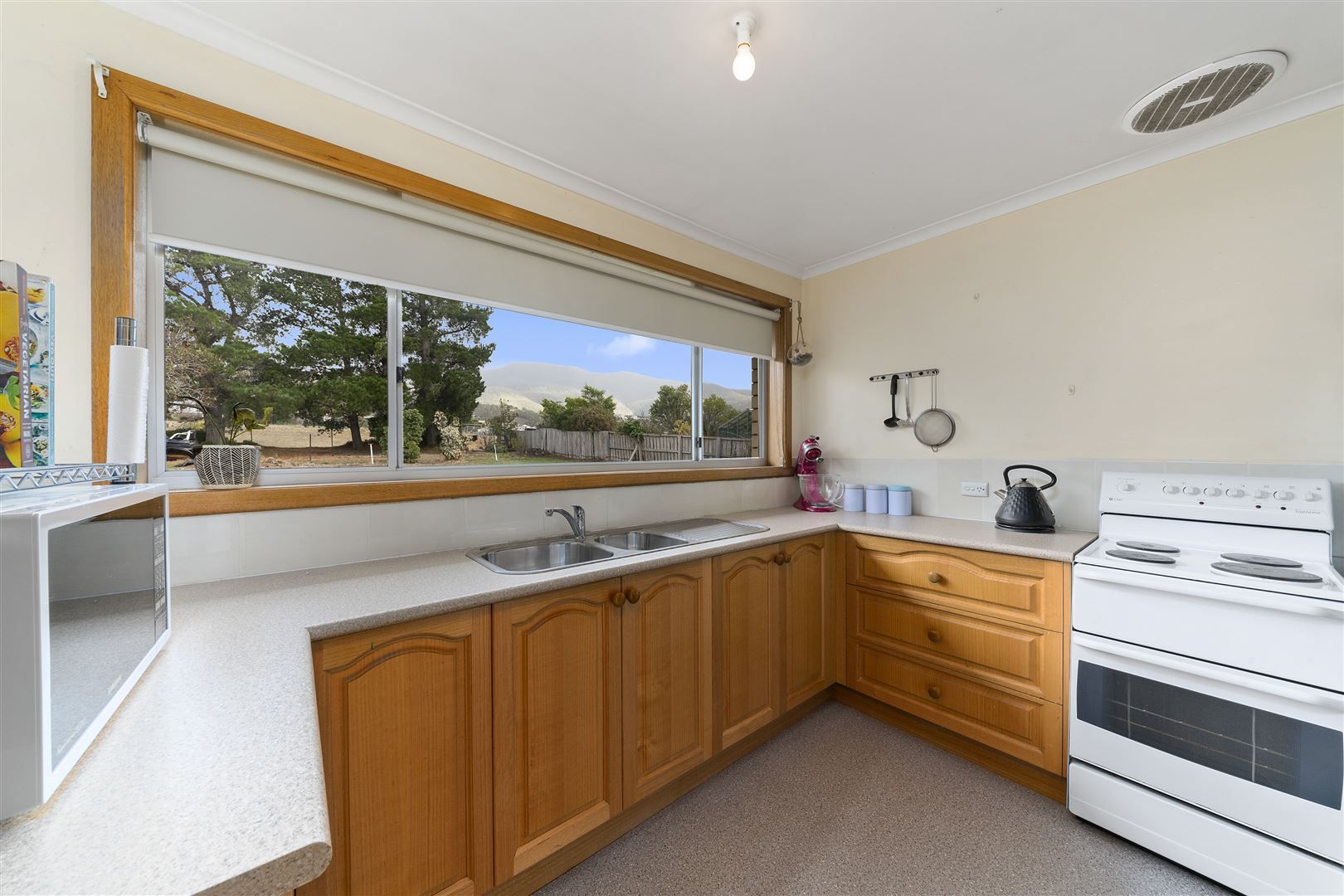 2/2 Narillan Street, Claremont TAS 7011, Image 2