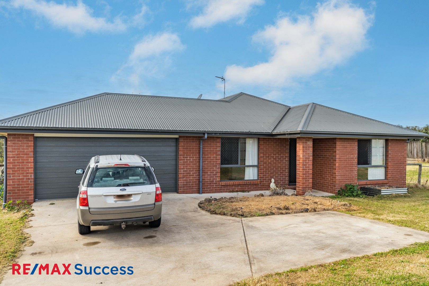 4 bedrooms House in 7 Christo CRT MERINGANDAN WEST QLD, 4352