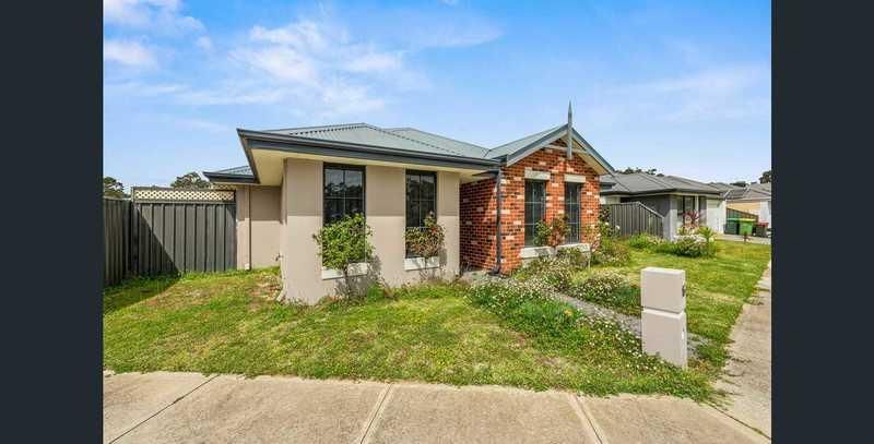 3 bedrooms House in 16 Beckingham Parkway BALDIVIS WA, 6171