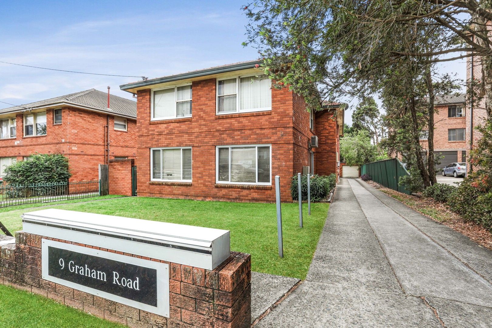 2 bedrooms Apartment / Unit / Flat in 5/9 Graham Road NARWEE NSW, 2209