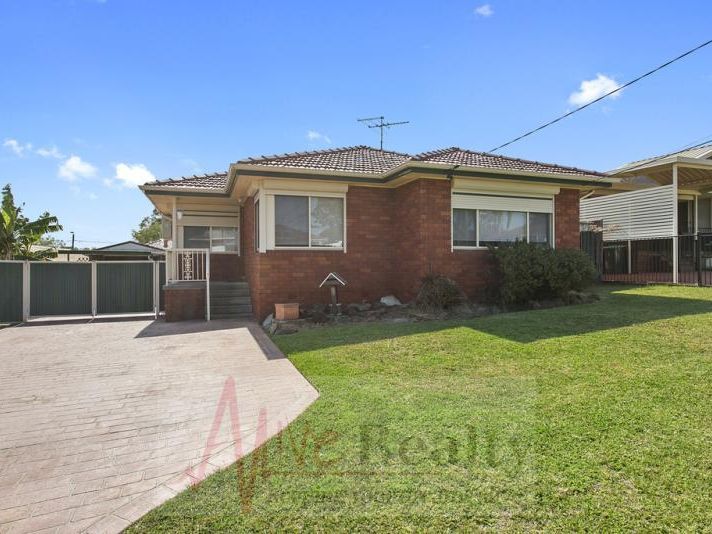 3 bedrooms House in 1 Ayres Crescent GEORGES HALL NSW, 2198