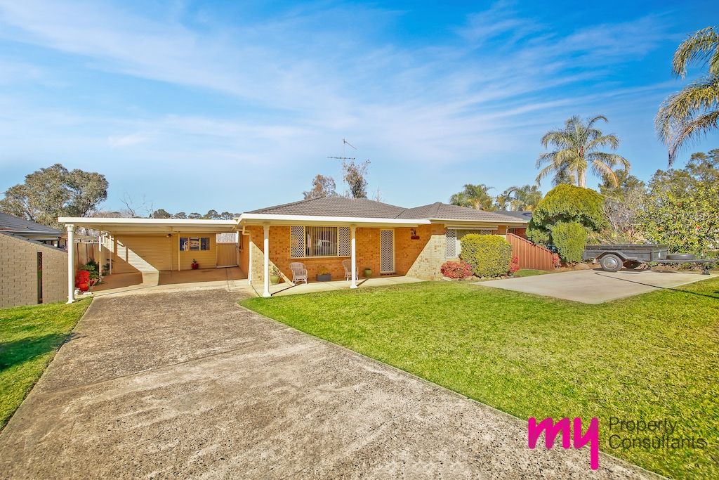 18 Frontignan Street, Eschol Park NSW 2558, Image 0