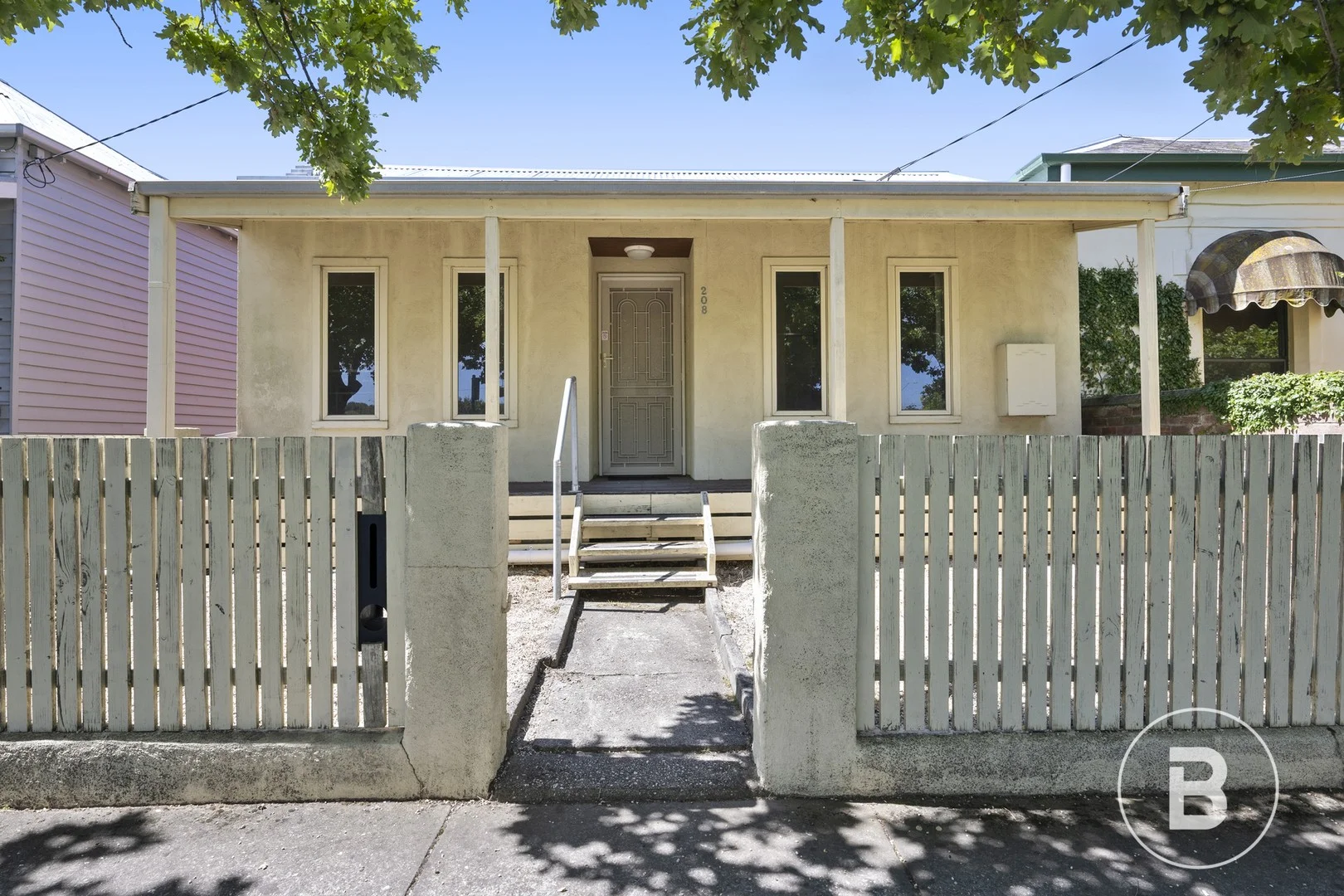 208 Doveton Crescent, Soldiers Hill VIC 3350