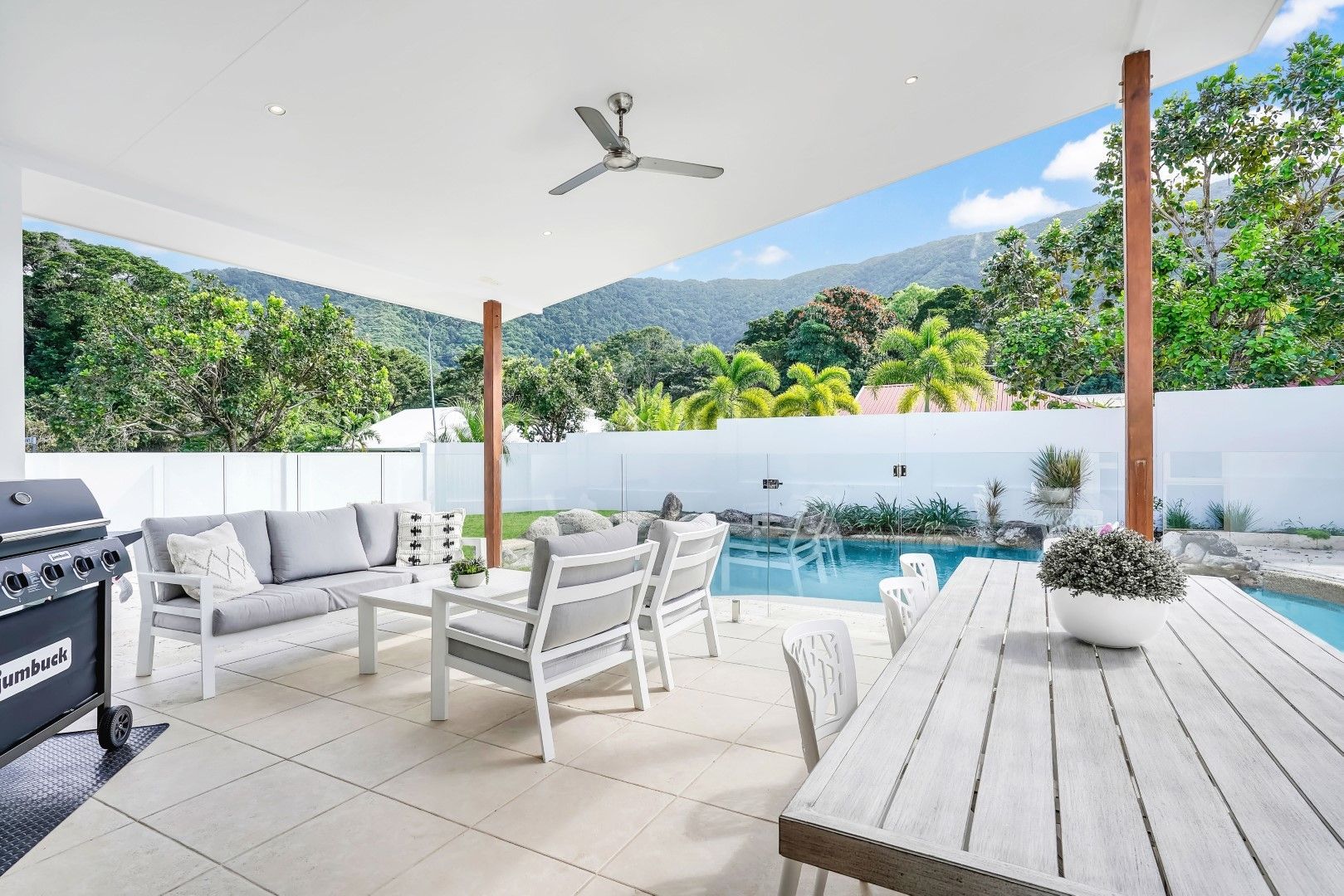 1 Latania Close, Palm Cove QLD 4879, Image 2