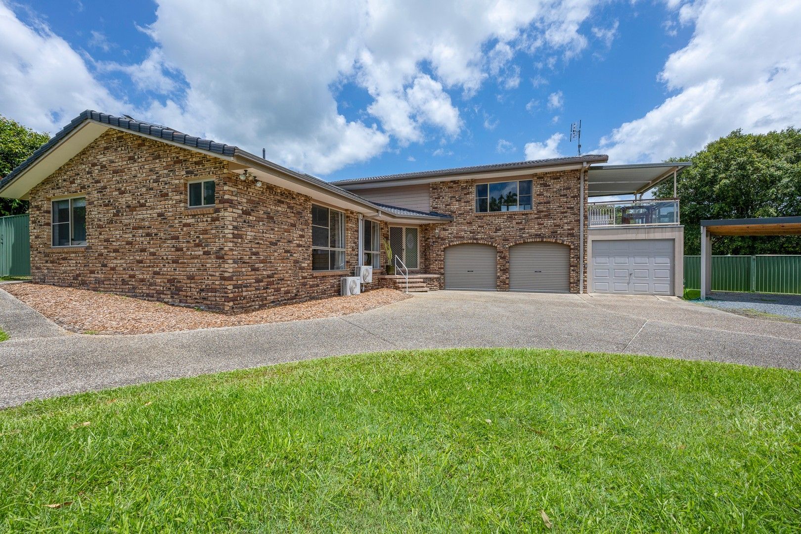 4 bedrooms House in 2 Coonawarra Ct OCEAN SHORES NSW, 2483