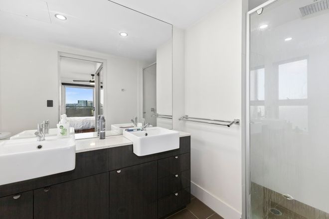 1704/67 Linton Street Kangaroo Point 4169 - Image 3