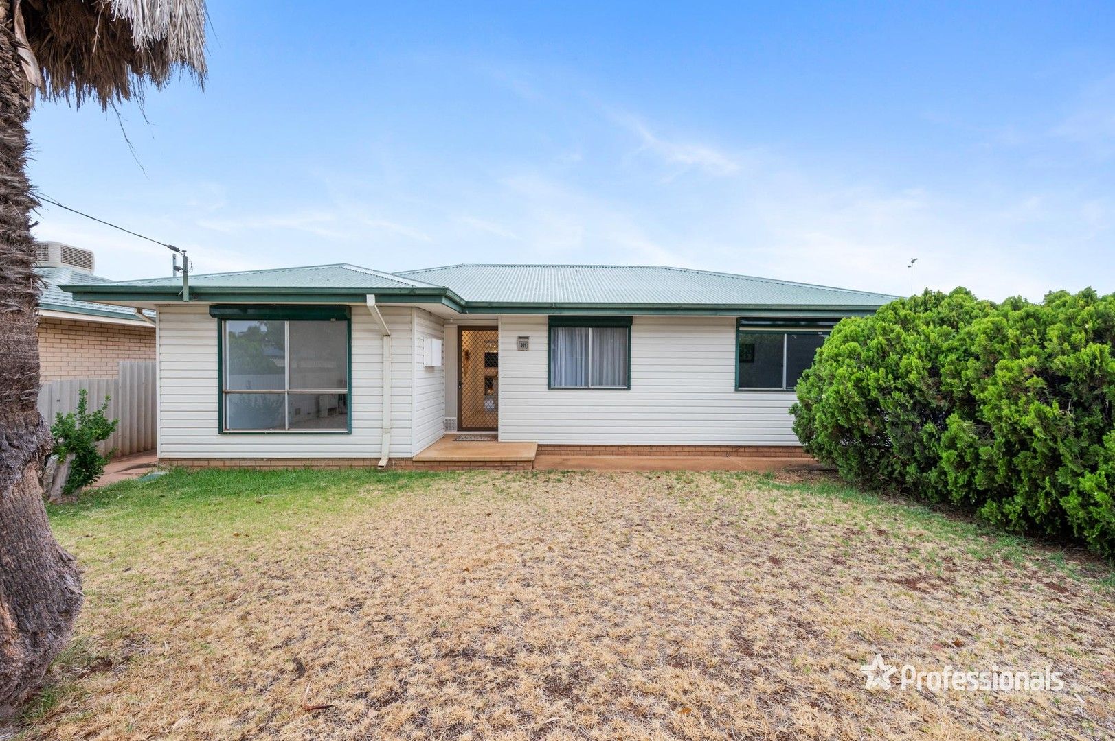 4 bedrooms House in 381 Collins Street WEST LAMINGTON WA, 6430