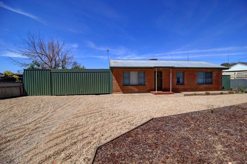 4 bedrooms House in 2 Roberts Street BERRI SA, 5343