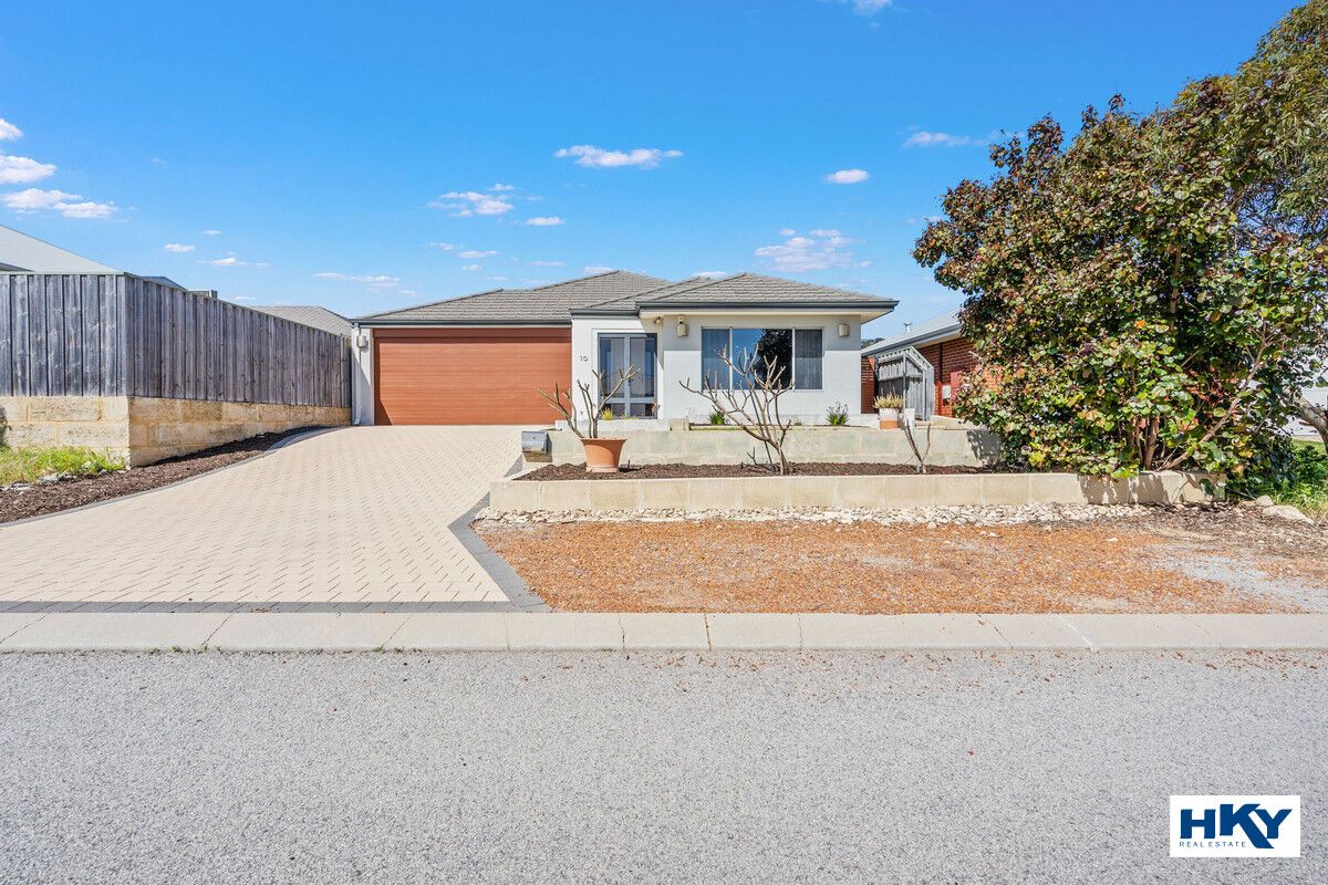 4 bedrooms House in 10 Stringybark Way YANCHEP WA, 6035