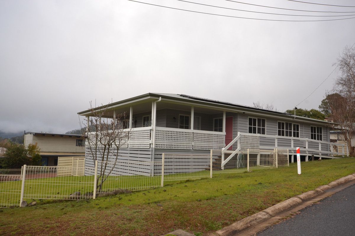3 bedrooms House in 14 Coolumbooka Avenue TAWONGA SOUTH VIC, 3698