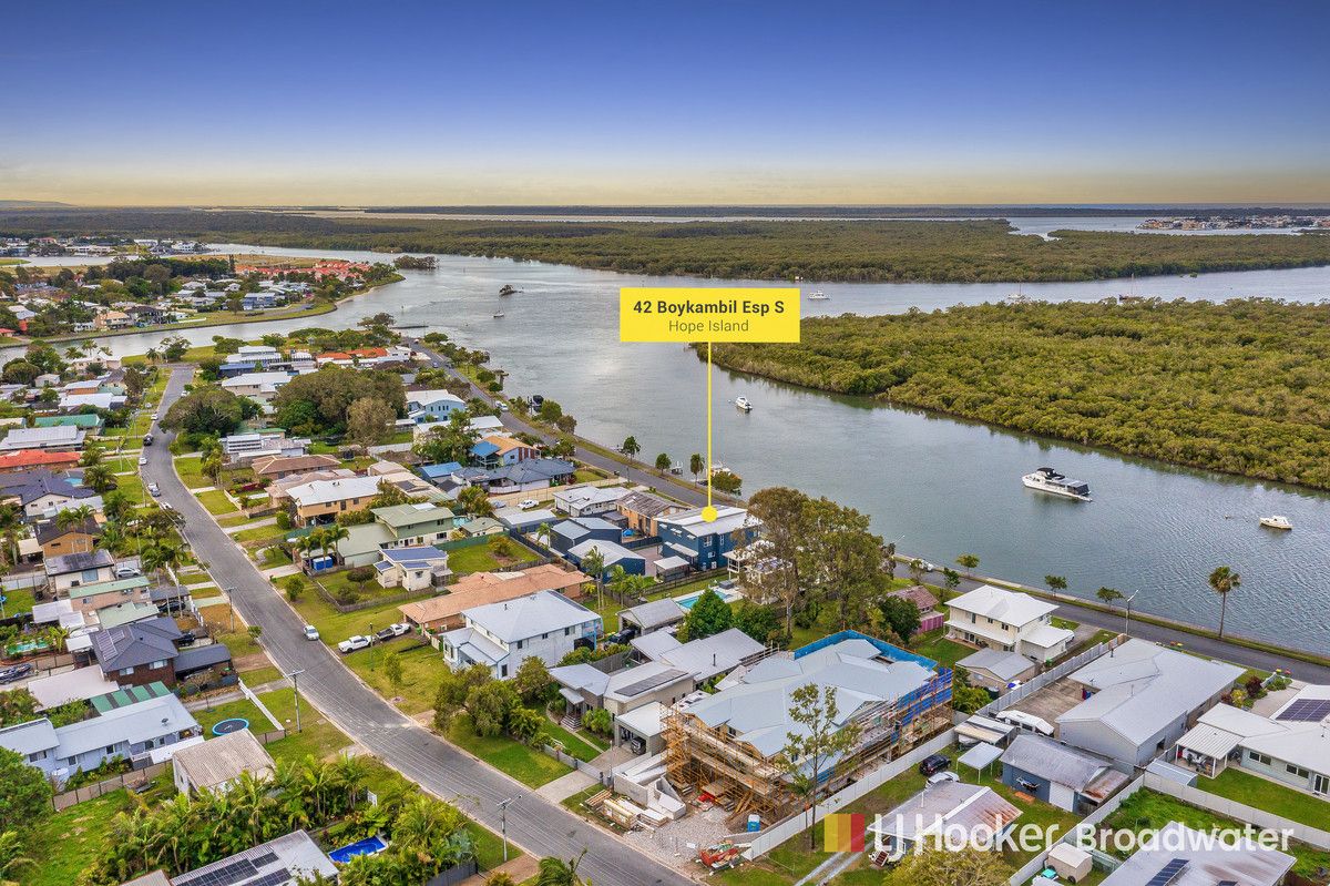 4 bedrooms House in 42 Boykambil Esplanade HOPE ISLAND QLD, 4212