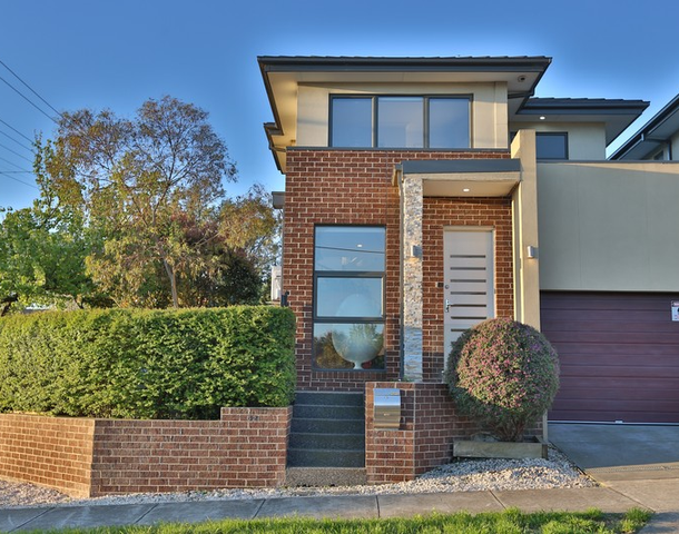 62 Hilltop Crescent, Burwood East VIC 3151